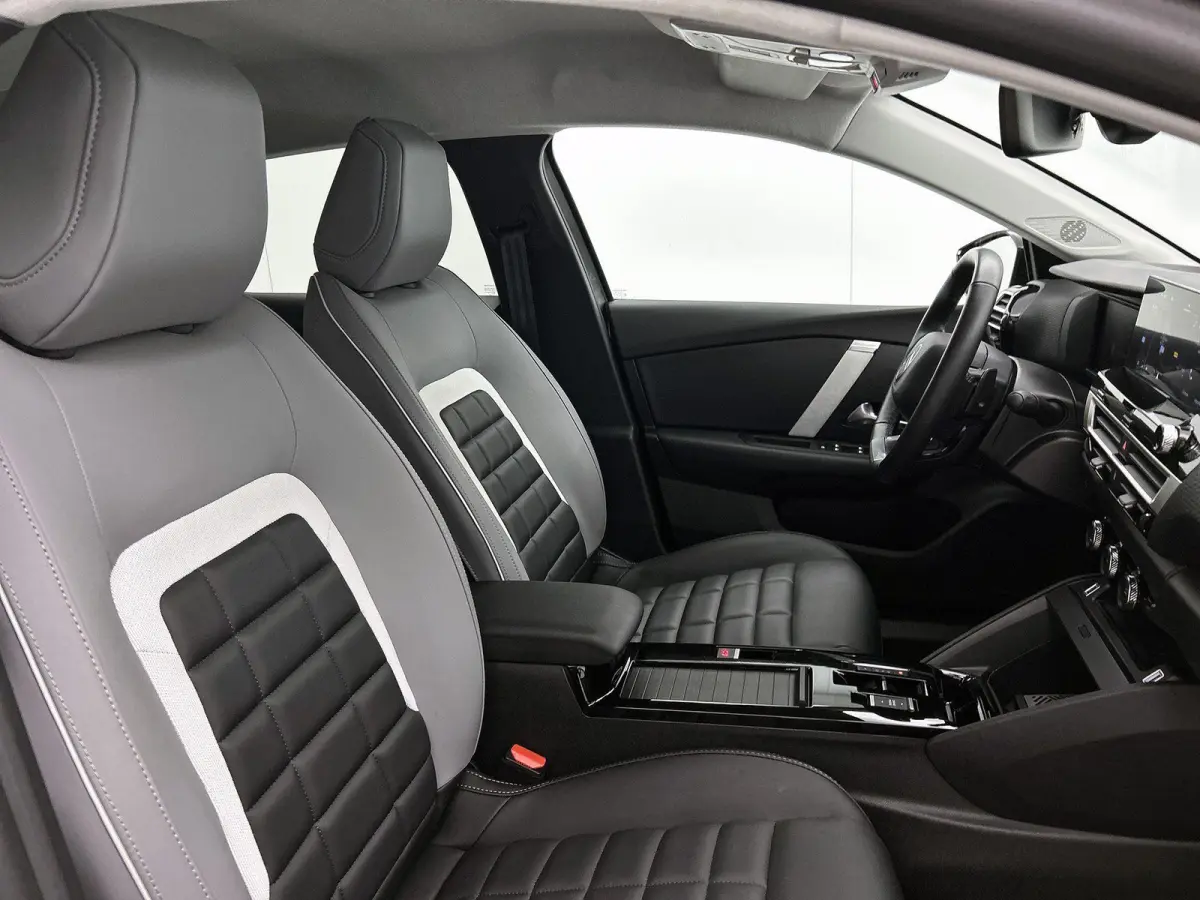 MAX 145pk Hybrid Automaat | 1ste eigenaar | Stoel/Stuur/Voorruitverwarming | Camera 360 graden | Dodehoekdetectie | AUTOMAAT