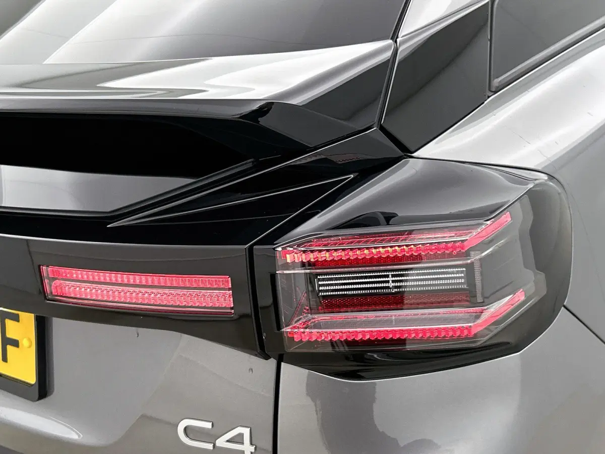MAX 145pk Hybrid Automaat | 1ste eigenaar | Stoel/Stuur/Voorruitverwarming | Camera 360 graden | Dodehoekdetectie | AUTOMAAT