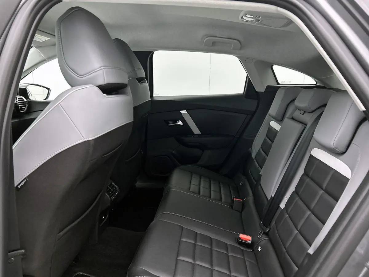 MAX 145pk Hybrid Automaat | 1ste eigenaar | Stoel/Stuur/Voorruitverwarming | Camera 360 graden | Dodehoekdetectie | AUTOMAAT