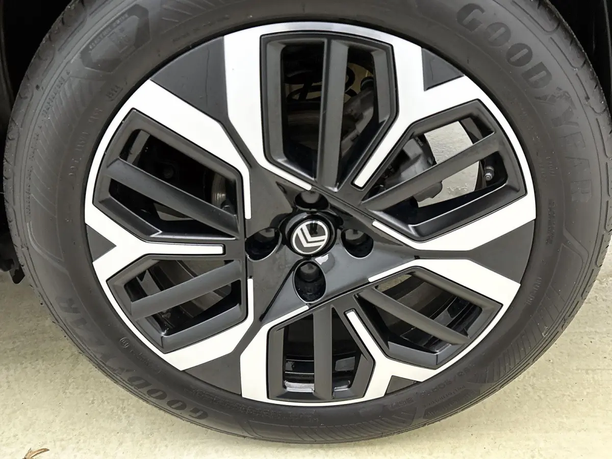 MAX 145pk Hybrid Automaat | 1ste eigenaar | Stoel/Stuur/Voorruitverwarming | Camera 360 graden | Dodehoekdetectie | AUTOMAAT