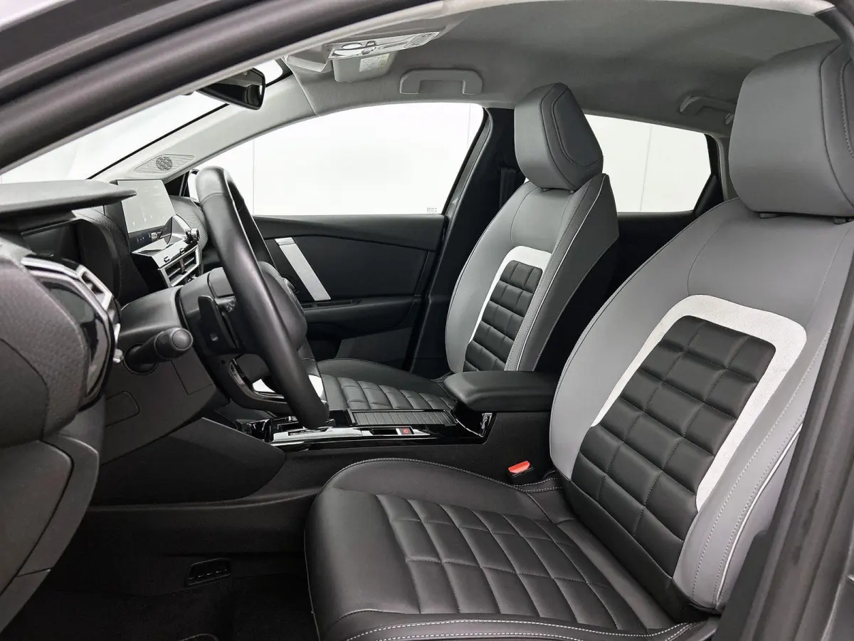 MAX 145pk Hybrid Automaat | 1ste eigenaar | Stoel/Stuur/Voorruitverwarming | Camera 360 graden | Dodehoekdetectie | AUTOMAAT