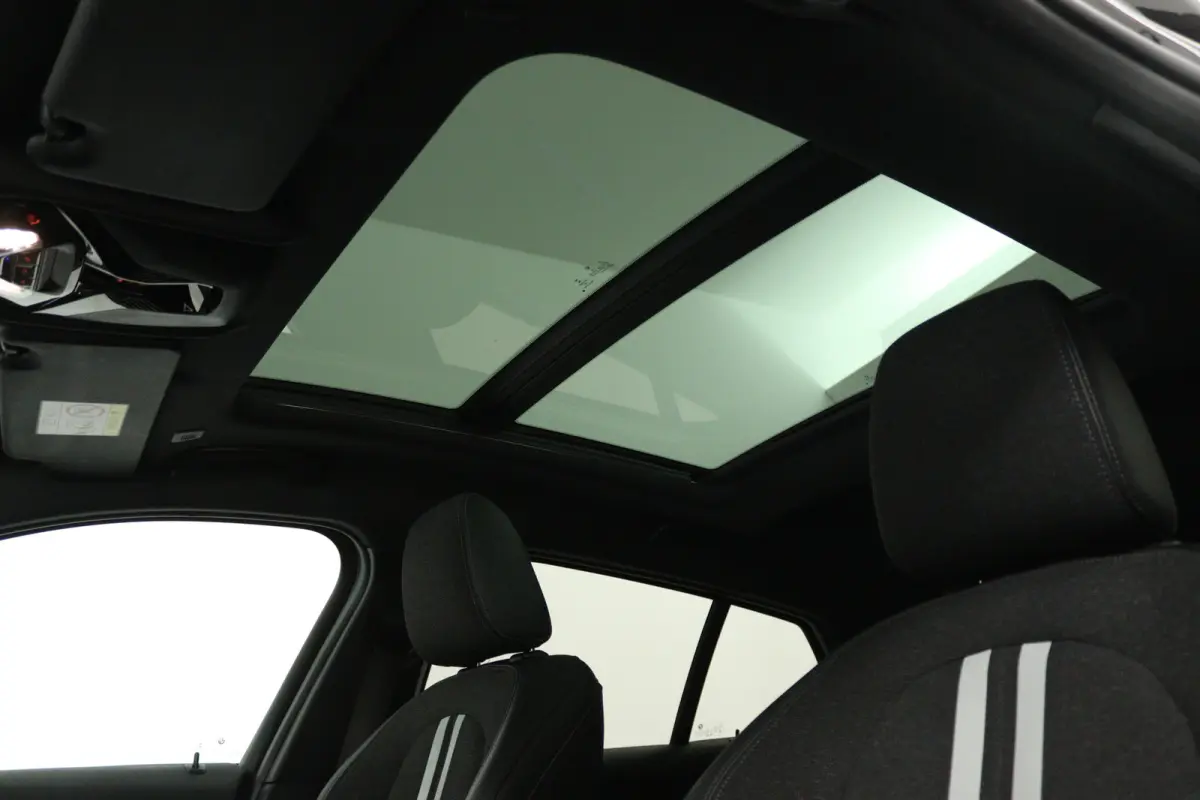 118i Executive Edition (PANORAMADAK, STOELVERWARMING, TREKHAAK AFNEEMBAAR, CAMERA)