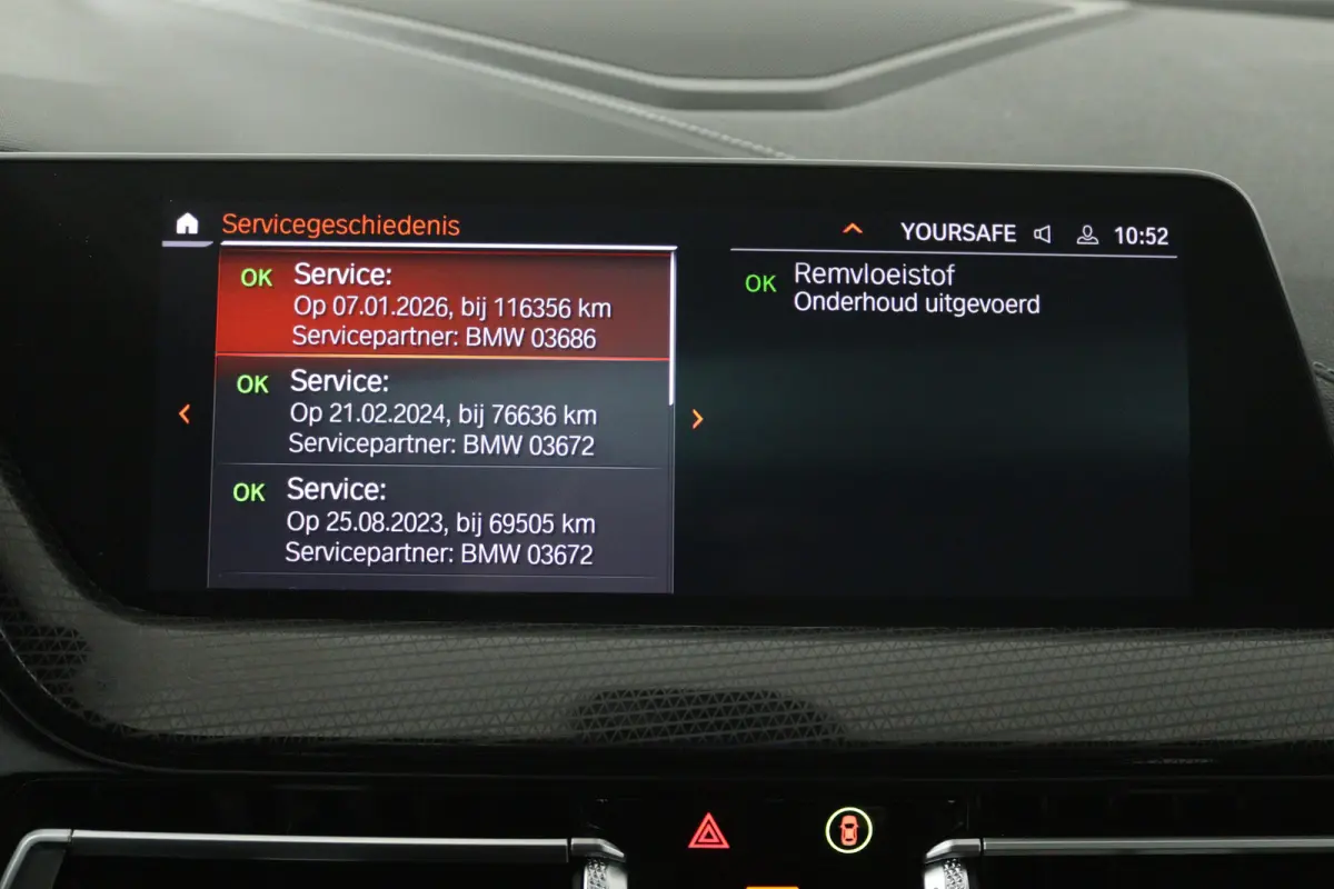 118i Executive Edition (PANORAMADAK, STOELVERWARMING, TREKHAAK AFNEEMBAAR, CAMERA)