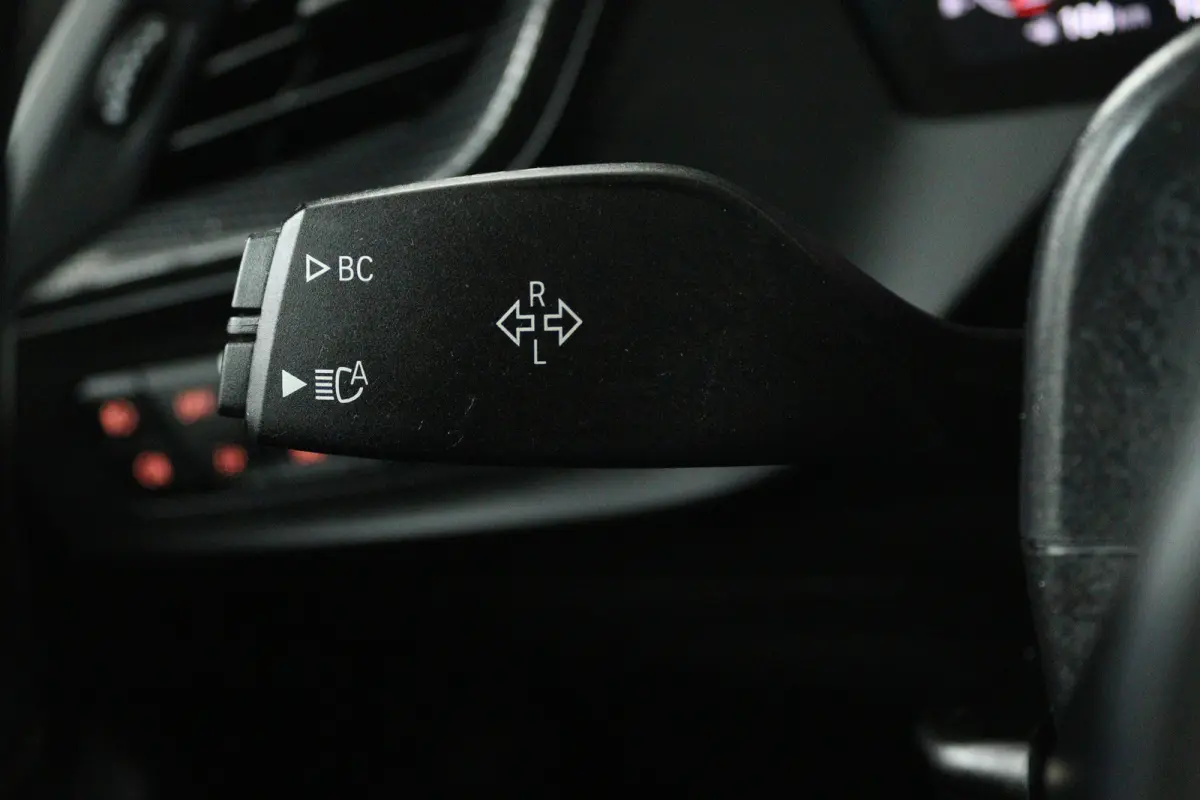 118i Executive Edition (PANORAMADAK, STOELVERWARMING, TREKHAAK AFNEEMBAAR, CAMERA)