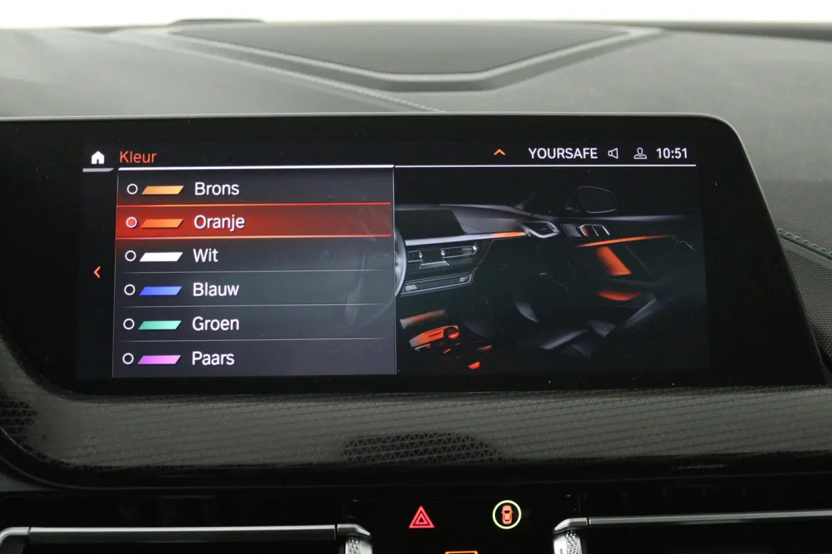 118i Executive Edition (PANORAMADAK, STOELVERWARMING, TREKHAAK AFNEEMBAAR, CAMERA)