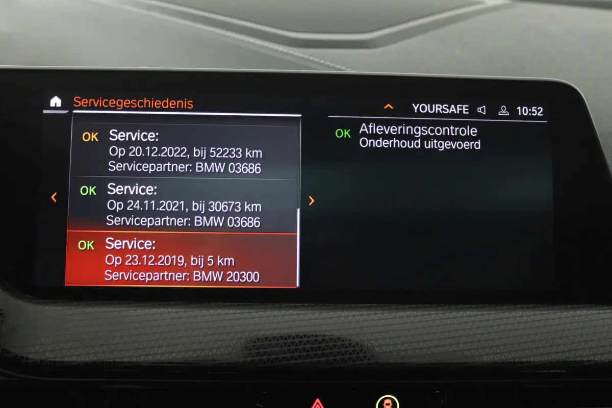 118i Executive Edition (PANORAMADAK, STOELVERWARMING, TREKHAAK AFNEEMBAAR, CAMERA)