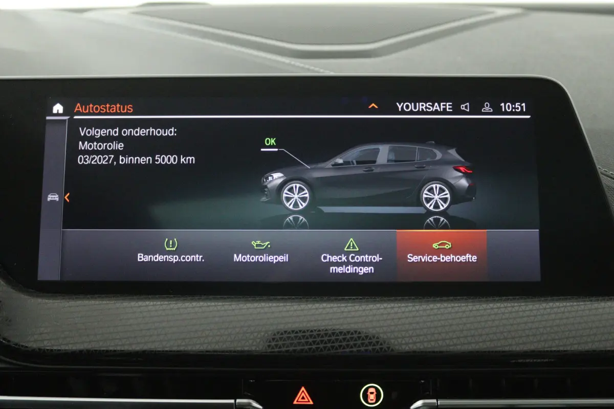 118i Executive Edition (PANORAMADAK, STOELVERWARMING, TREKHAAK AFNEEMBAAR, CAMERA)
