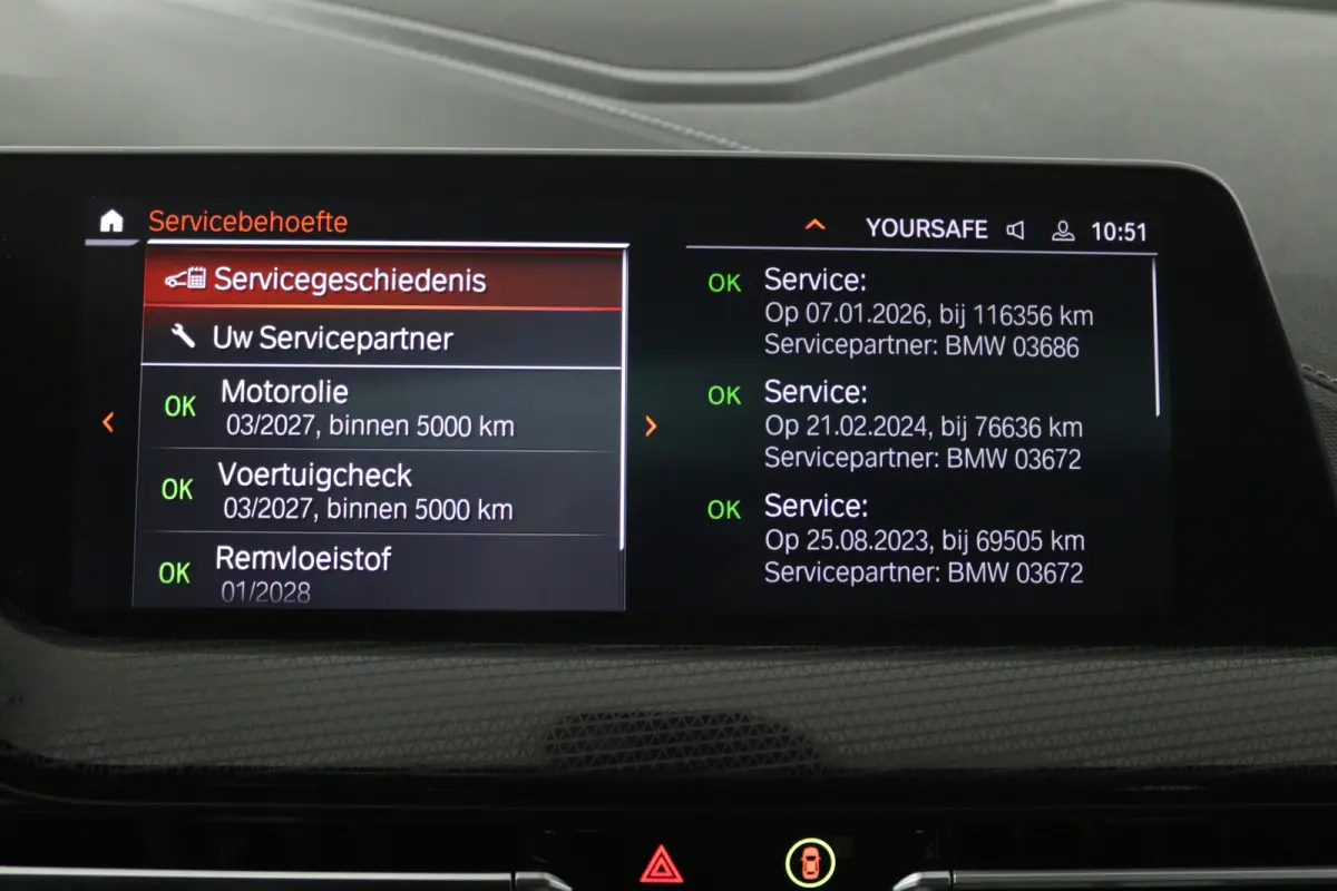 118i Executive Edition (PANORAMADAK, STOELVERWARMING, TREKHAAK AFNEEMBAAR, CAMERA)