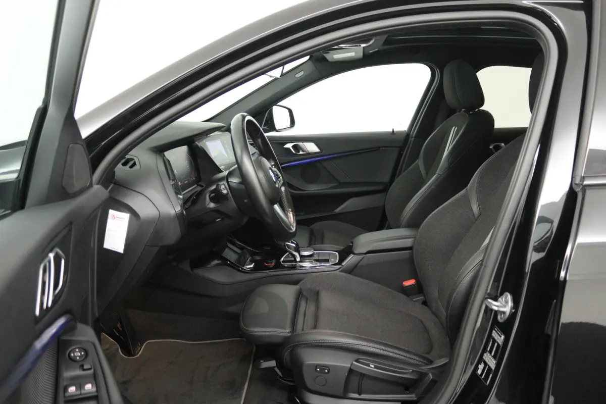 118i Executive Edition (PANORAMADAK, STOELVERWARMING, TREKHAAK AFNEEMBAAR, CAMERA)
