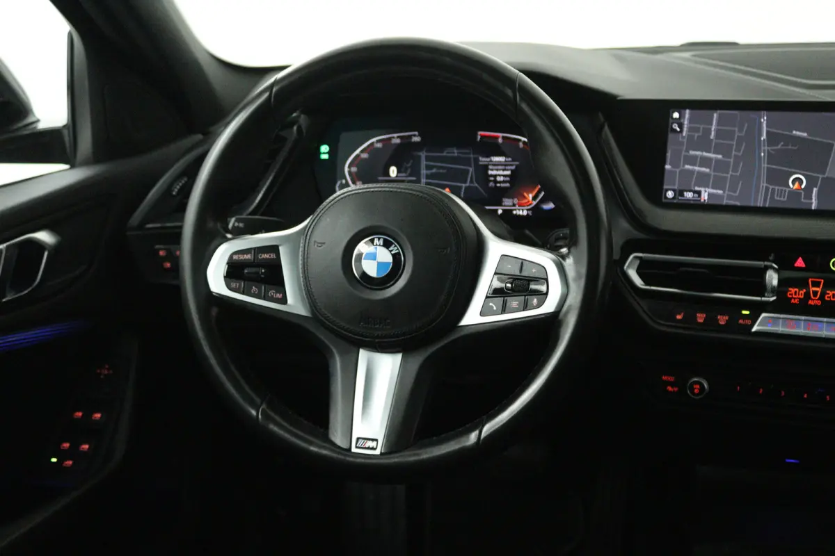 118i Executive Edition (PANORAMADAK, STOELVERWARMING, TREKHAAK AFNEEMBAAR, CAMERA)