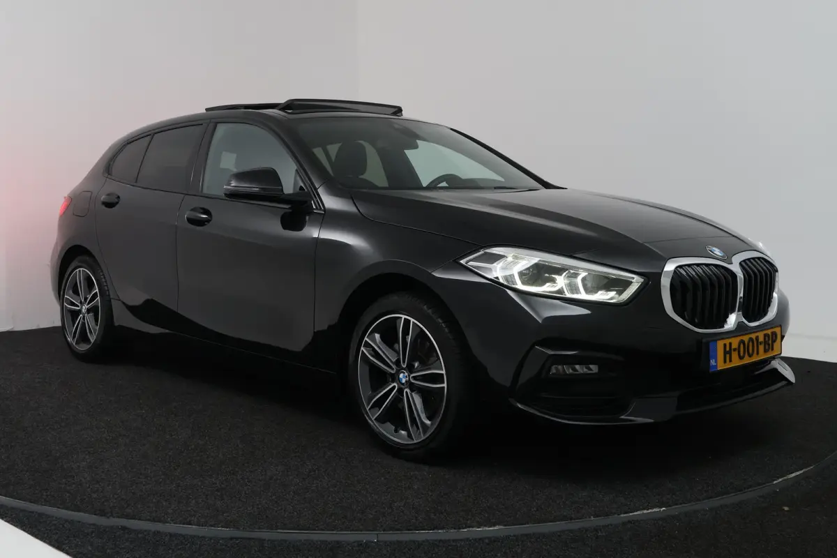118i Executive Edition (PANORAMADAK, STOELVERWARMING, TREKHAAK AFNEEMBAAR, CAMERA)
