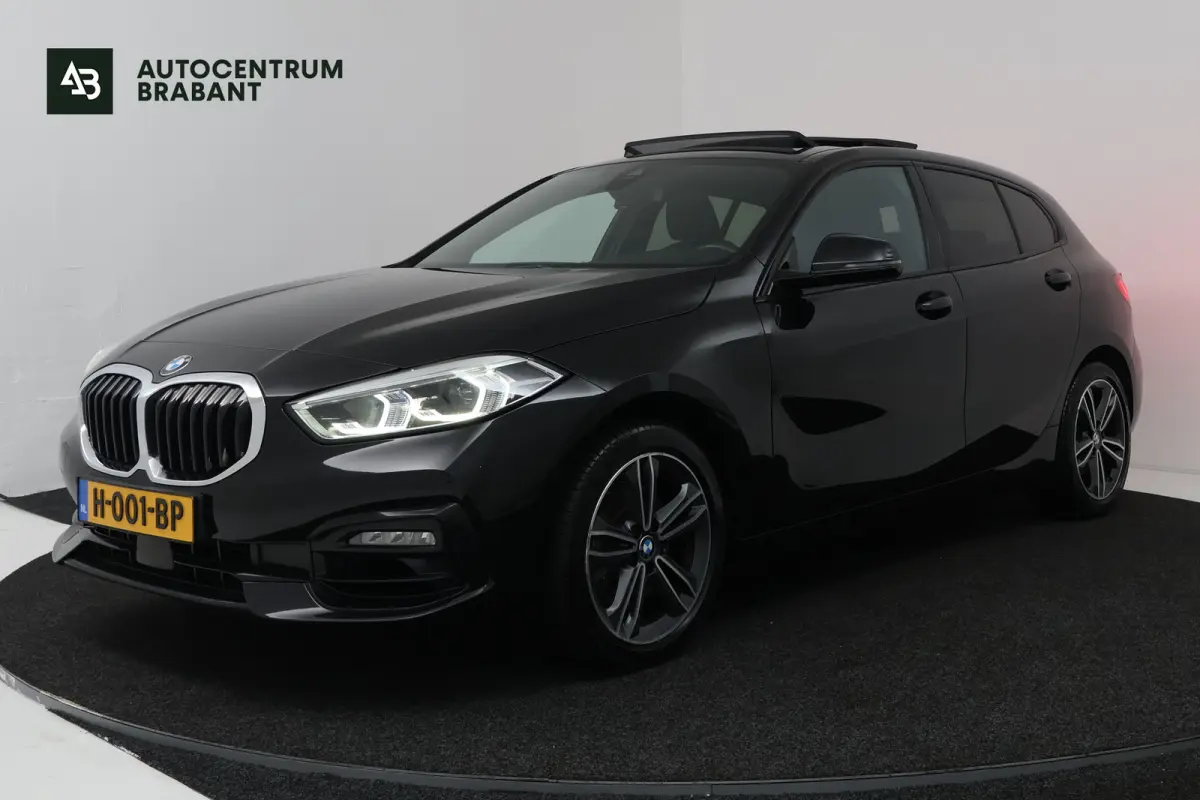118i Executive Edition (PANORAMADAK, STOELVERWARMING, TREKHAAK AFNEEMBAAR, CAMERA)