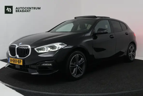 118i Executive Edition (PANORAMADAK, STOELVERWARMING, TREKHAAK AFNEEMBAAR, CAMERA)