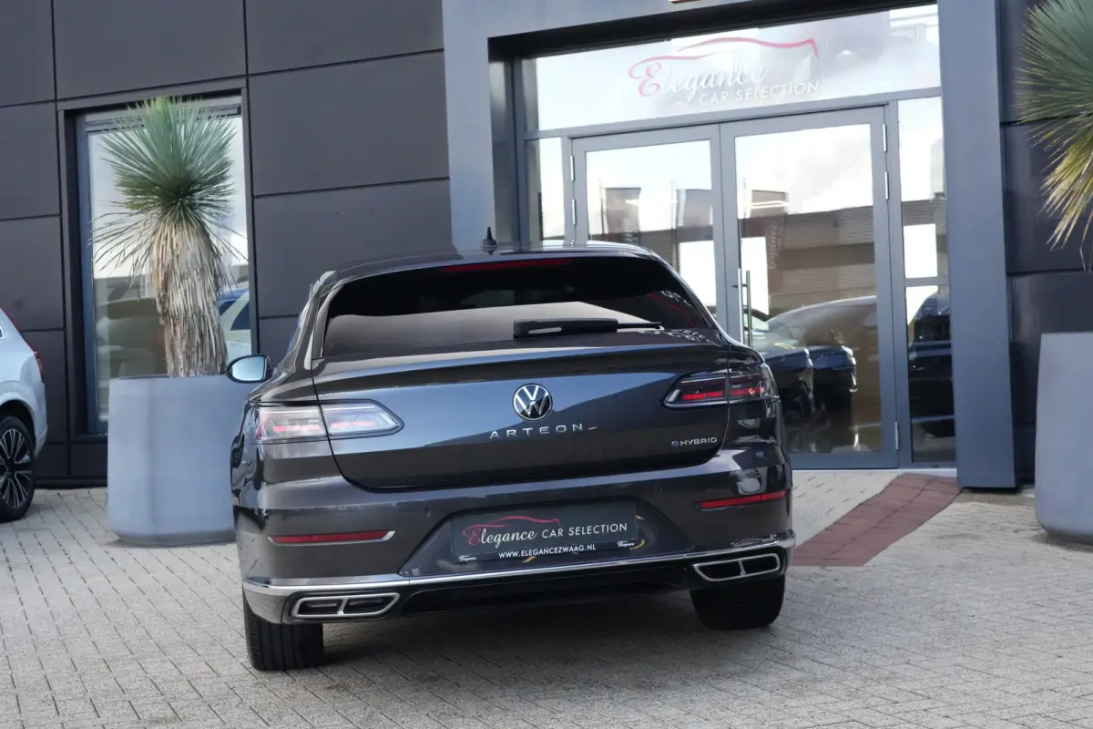 1.4 TSI eHybrid R-Line Business+ | 218 pk | ACC | Massage stoel | 360° camera | Stoel & stuurwiel verwarming | Volkswagen Arteon Shooting Brake R-Line Business+ met 218 PK, een 1.4-liter vi