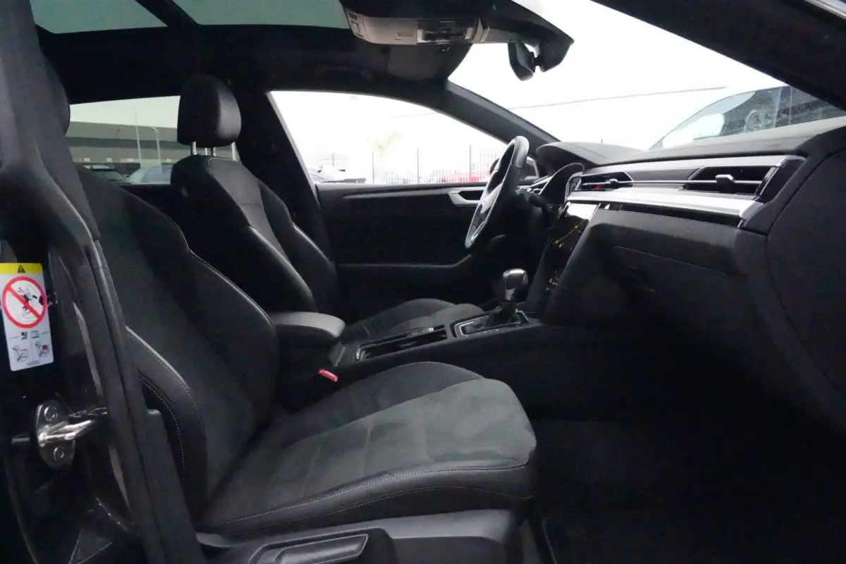 1.4 TSI eHybrid R-Line Business+ | 218 pk | ACC | Massage stoel | 360° camera | Stoel & stuurwiel verwarming | Volkswagen Arteon Shooting Brake R-Line Business+ met 218 PK, een 1.4-liter vi
