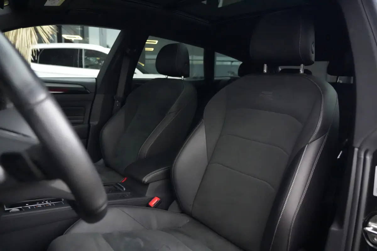 1.4 TSI eHybrid R-Line Business+ | 218 pk | ACC | Massage stoel | 360° camera | Stoel & stuurwiel verwarming | Volkswagen Arteon Shooting Brake R-Line Business+ met 218 PK, een 1.4-liter vi