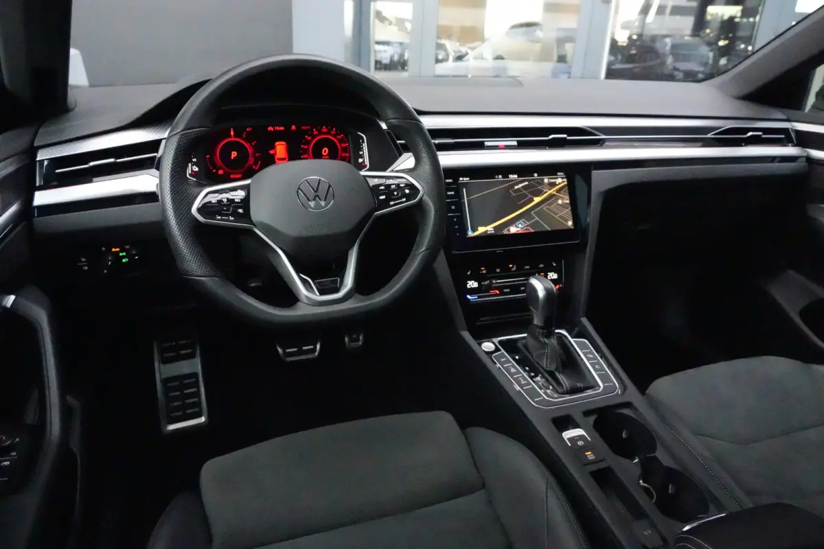1.4 TSI eHybrid R-Line Business+ | 218 pk | ACC | Massage stoel | 360° camera | Stoel & stuurwiel verwarming | Volkswagen Arteon Shooting Brake R-Line Business+ met 218 PK, een 1.4-liter vi