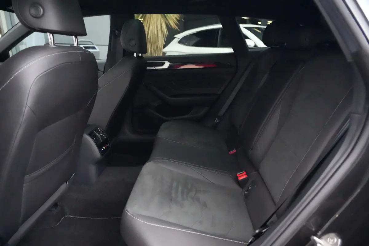 1.4 TSI eHybrid R-Line Business+ | 218 pk | ACC | Massage stoel | 360° camera | Stoel & stuurwiel verwarming | Volkswagen Arteon Shooting Brake R-Line Business+ met 218 PK, een 1.4-liter vi