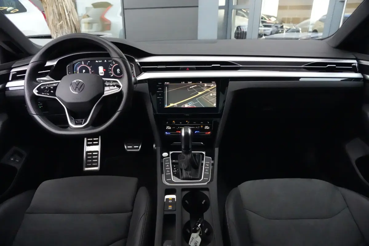 1.4 TSI eHybrid R-Line Business+ | 218 pk | ACC | Massage stoel | 360° camera | Stoel & stuurwiel verwarming | Volkswagen Arteon Shooting Brake R-Line Business+ met 218 PK, een 1.4-liter vi