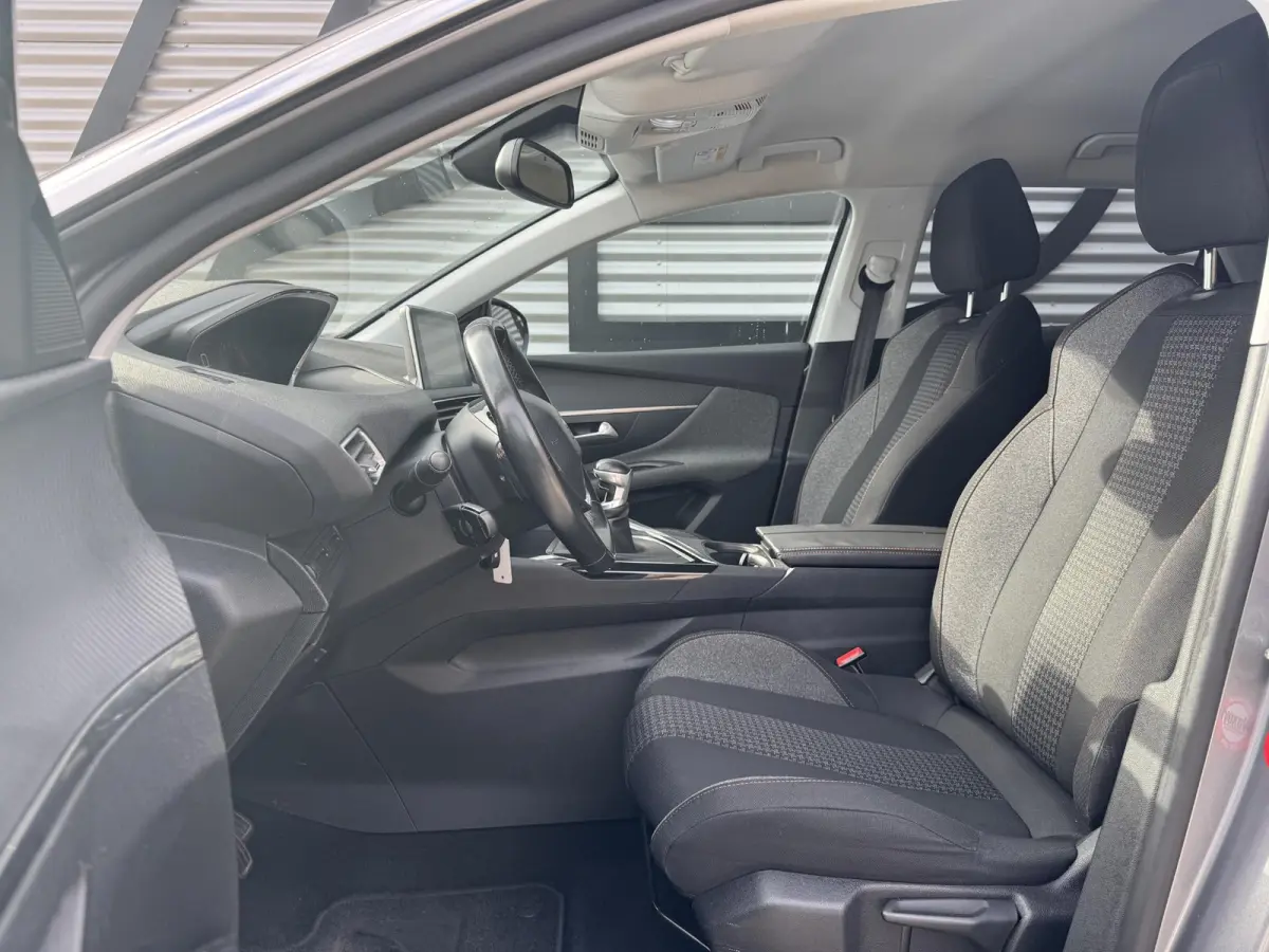 1.2 PureTech Active Navi|Camera|Carplay|D-riem vv in 2026|Clima|Cruise|Trekhaak|N.A.P|APK tot 07-2027