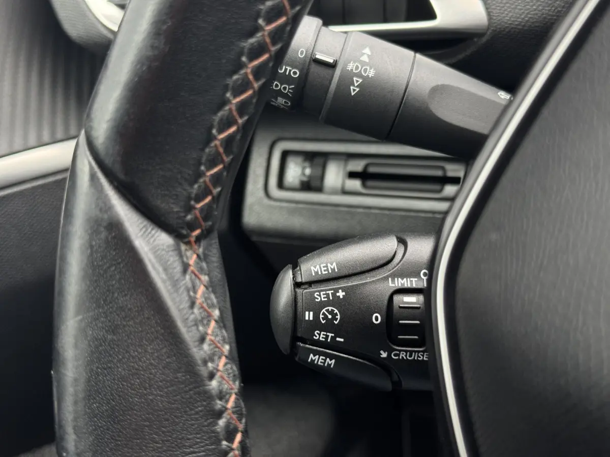 1.2 PureTech Active Navi|Camera|Carplay|D-riem vv in 2026|Clima|Cruise|Trekhaak|N.A.P|APK tot 07-2027
