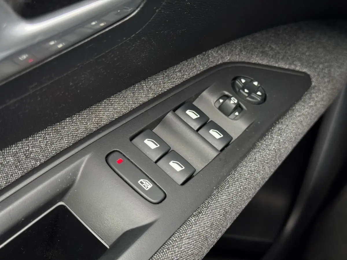 1.2 PureTech Active Navi|Camera|Carplay|D-riem vv in 2026|Clima|Cruise|Trekhaak|N.A.P|APK tot 07-2027