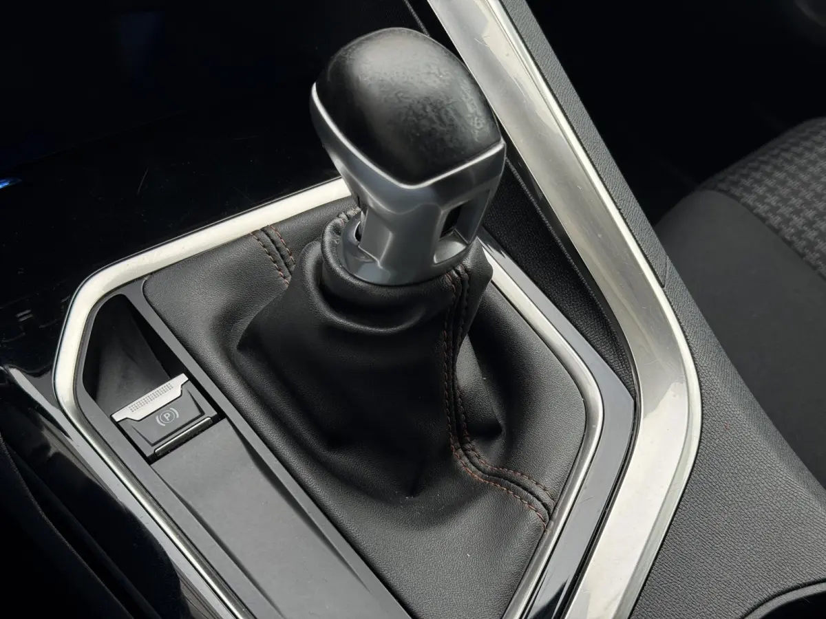1.2 PureTech Active Navi|Camera|Carplay|D-riem vv in 2026|Clima|Cruise|Trekhaak|N.A.P|APK tot 07-2027