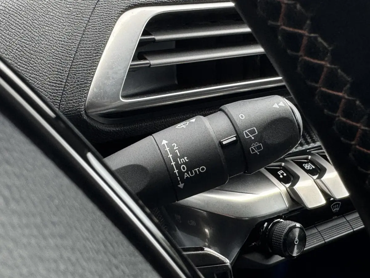 1.2 PureTech Active Navi|Camera|Carplay|D-riem vv in 2026|Clima|Cruise|Trekhaak|N.A.P|APK tot 07-2027