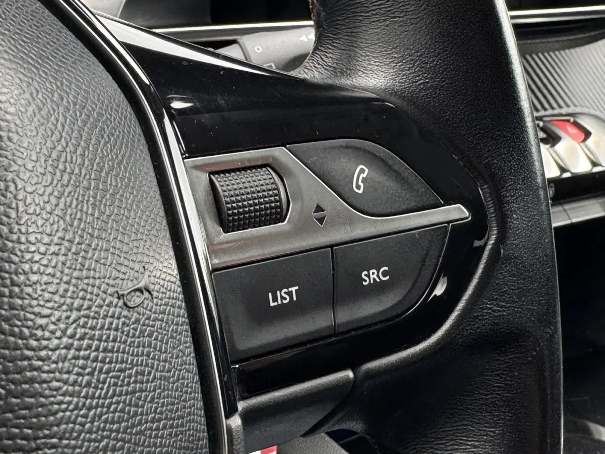 1.2 PureTech Active Navi|Camera|Carplay|D-riem vv in 2026|Clima|Cruise|Trekhaak|N.A.P|APK tot 07-2027