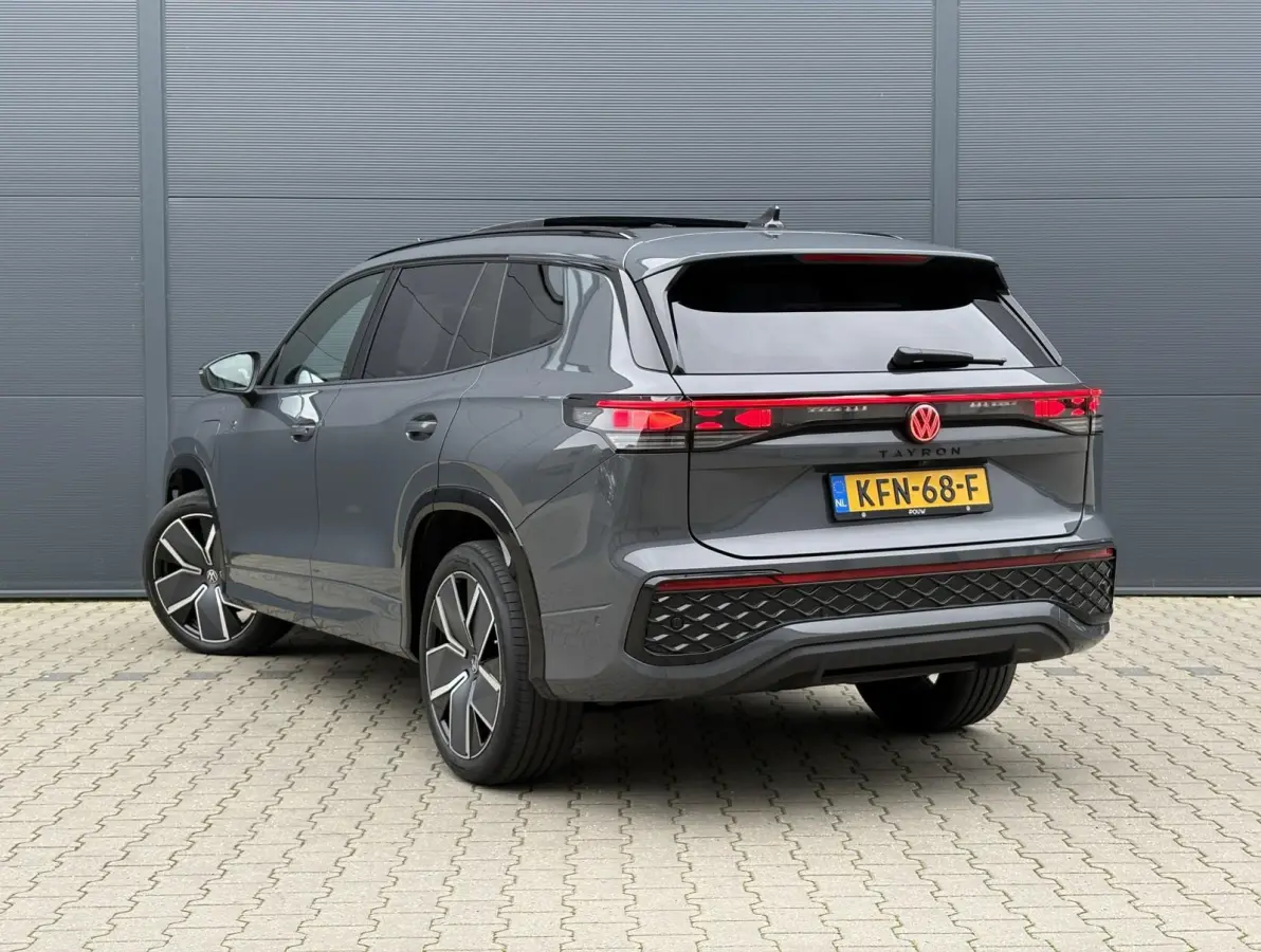 1.5 eHybrid 272pk DSG R-Line Edition | SoH 100% | Panoramadak | Trekhaak | Head-up | Massage