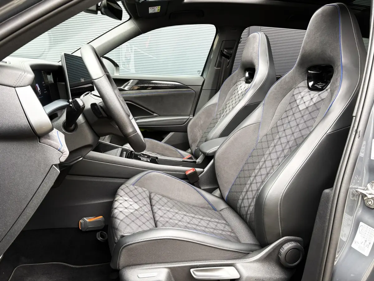 1.5 eHybrid 272pk DSG R-Line Edition | SoH 100% | Panoramadak | Trekhaak | Head-up | Massage