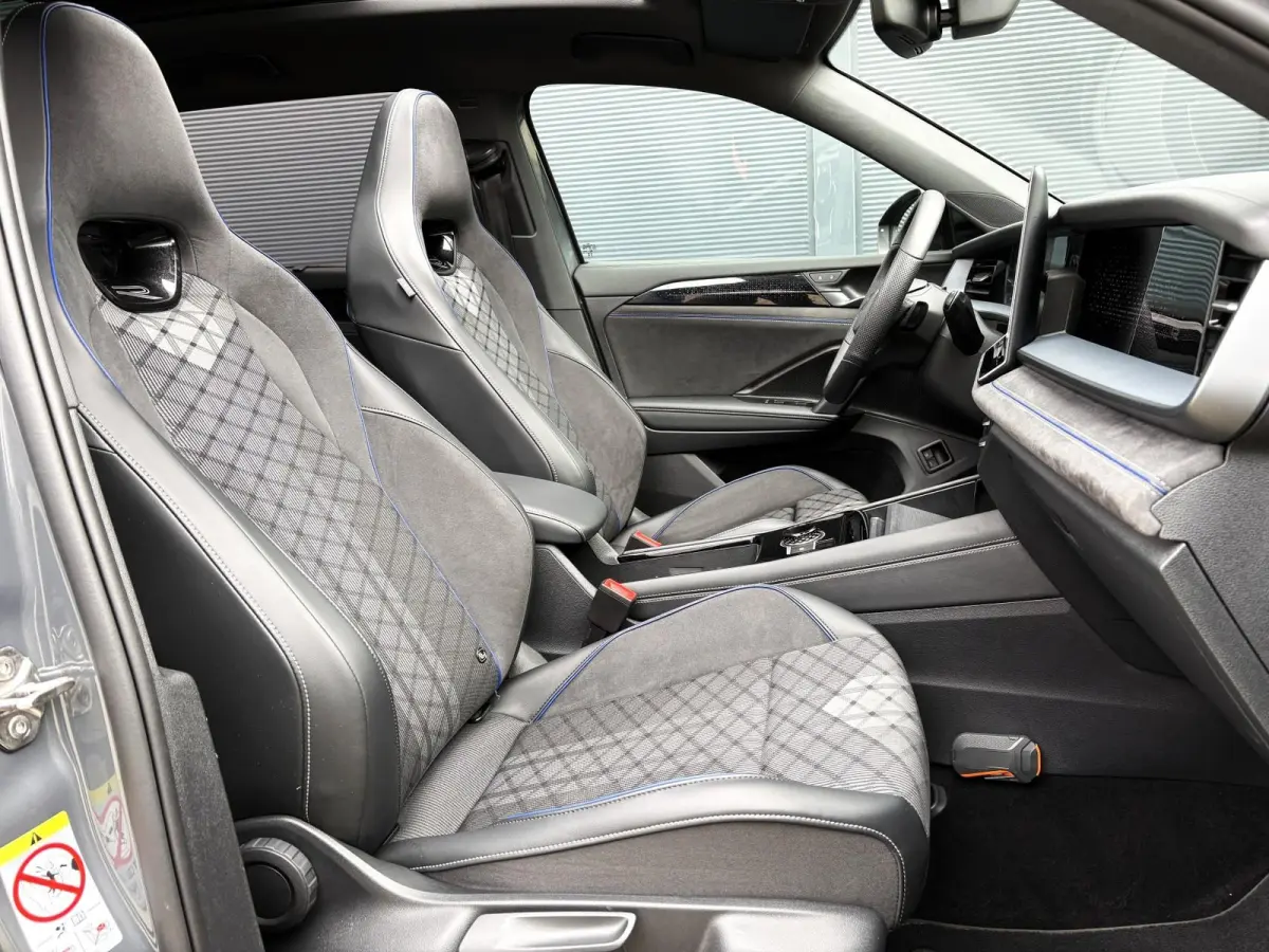 1.5 eHybrid 272pk DSG R-Line Edition | SoH 100% | Panoramadak | Trekhaak | Head-up | Massage