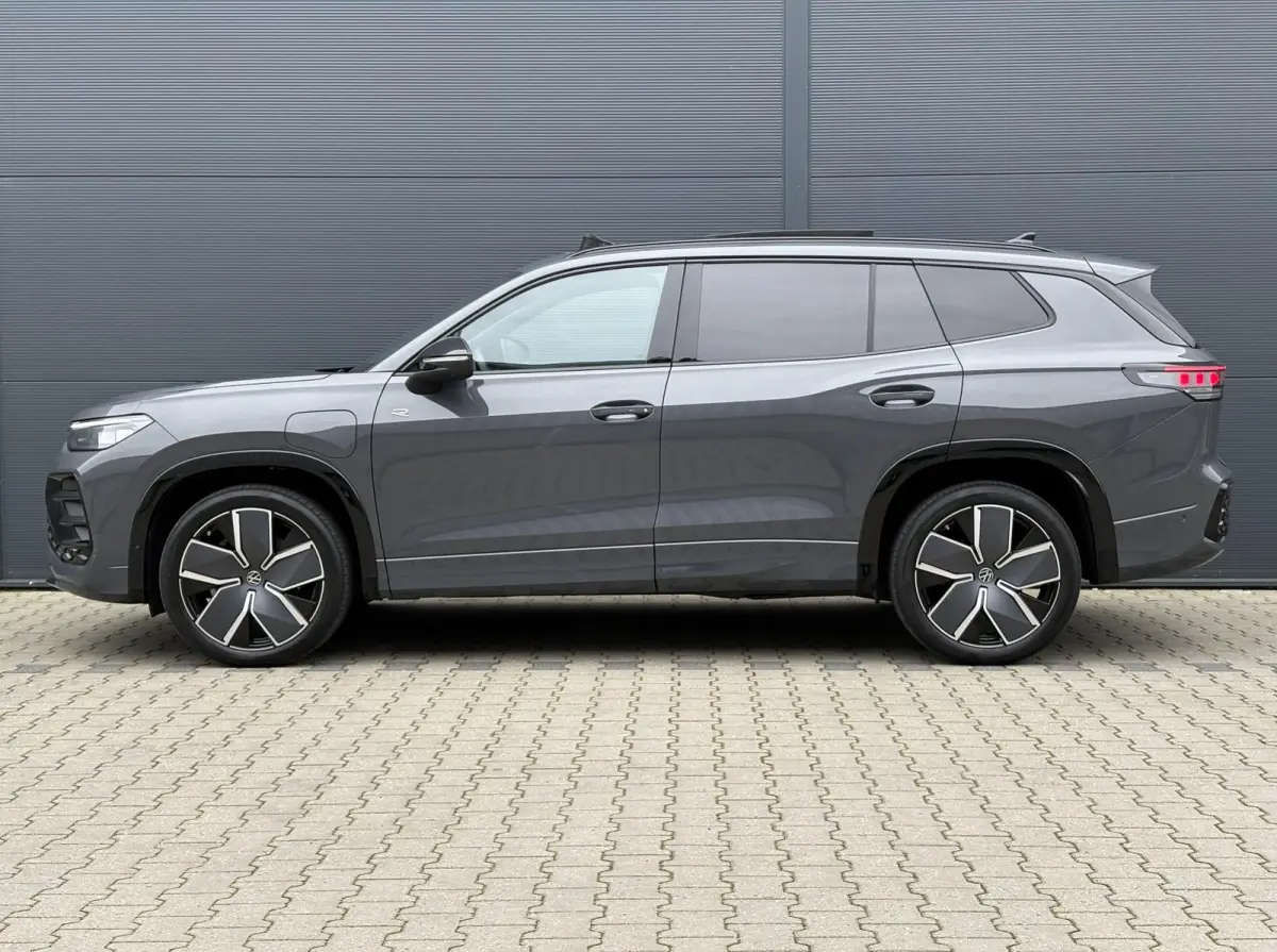 1.5 eHybrid 272pk DSG R-Line Edition | SoH 100% | Panoramadak | Trekhaak | Head-up | Massage