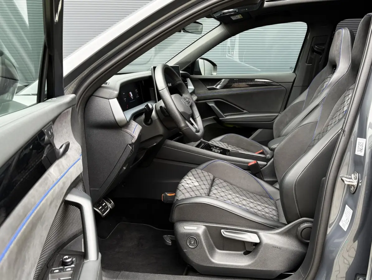 1.5 eHybrid 272pk DSG R-Line Edition | SoH 100% | Panoramadak | Trekhaak | Head-up | Massage