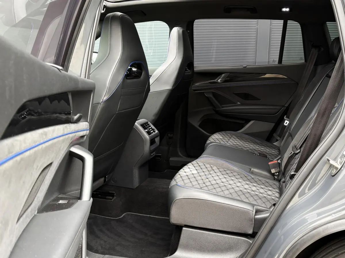 1.5 eHybrid 272pk DSG R-Line Edition | SoH 100% | Panoramadak | Trekhaak | Head-up | Massage