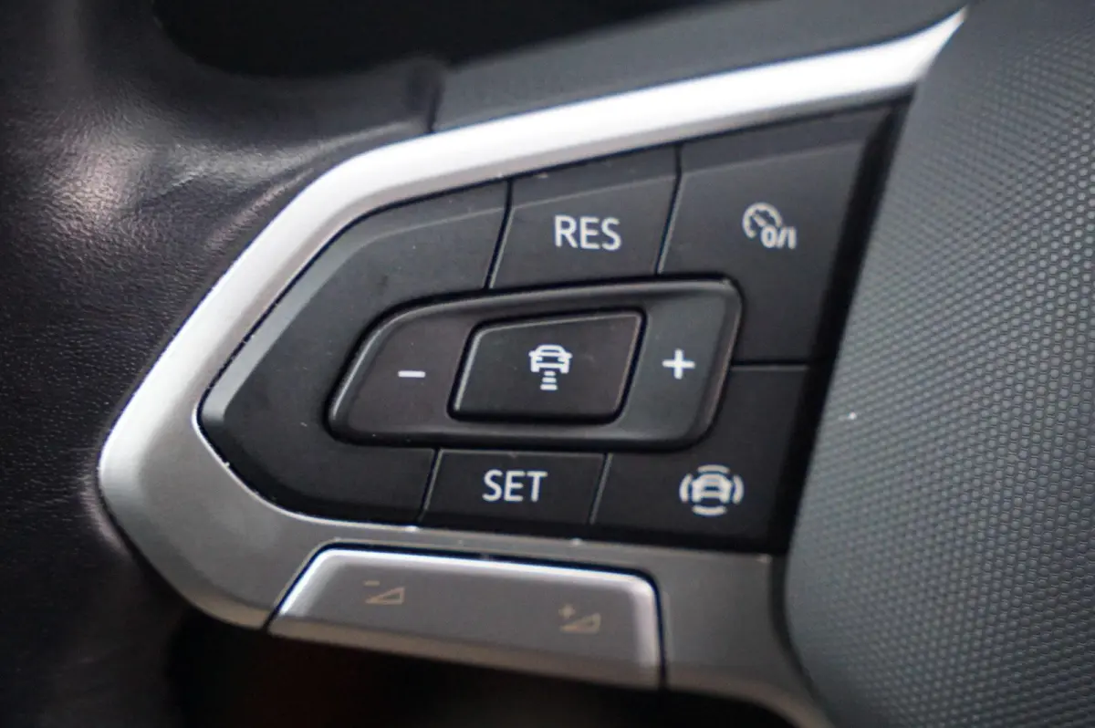 1.0 TSI 110pk Life 75 Edition | Achteruitrijcamera | Apple Carplay & Android Auto | Adaptive Cruise