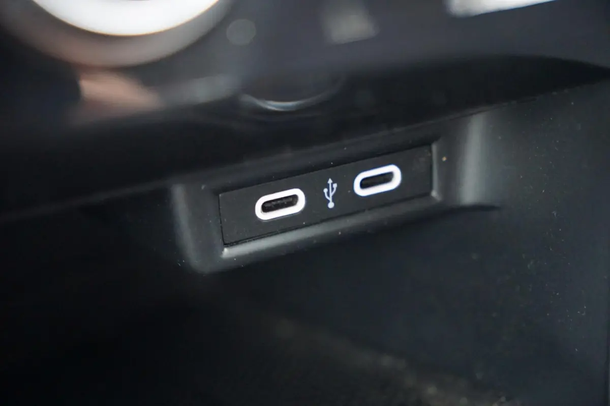 1.0 TSI 110pk Life 75 Edition | Achteruitrijcamera | Apple Carplay & Android Auto | Adaptive Cruise