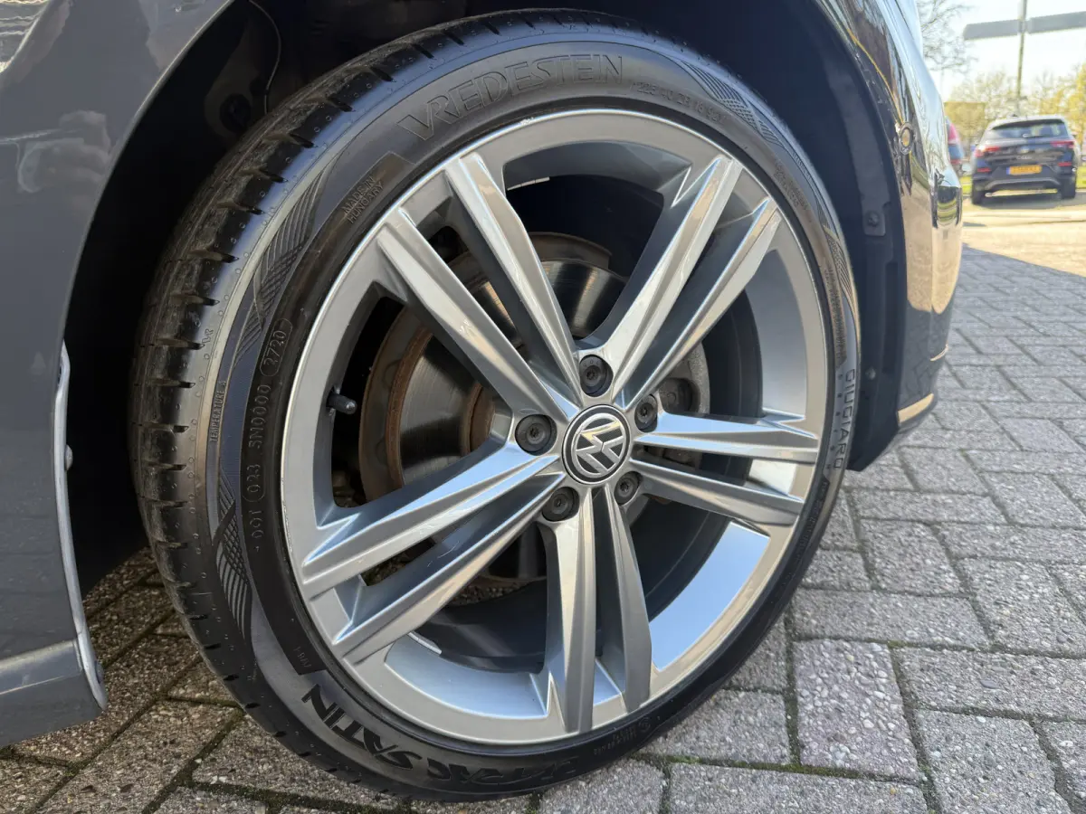 1.0 TSI Comfortline. | AUTOMAAT | PANO | DYNAUDIO | CARPLAY | PDC | NAVI |