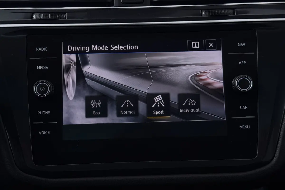 1.5 TSI Highline Business R-Line (PANORAMADAK, DYNAUDIO, DIGITALE COCKPIT, MEMORY SEATS, CAMERA)