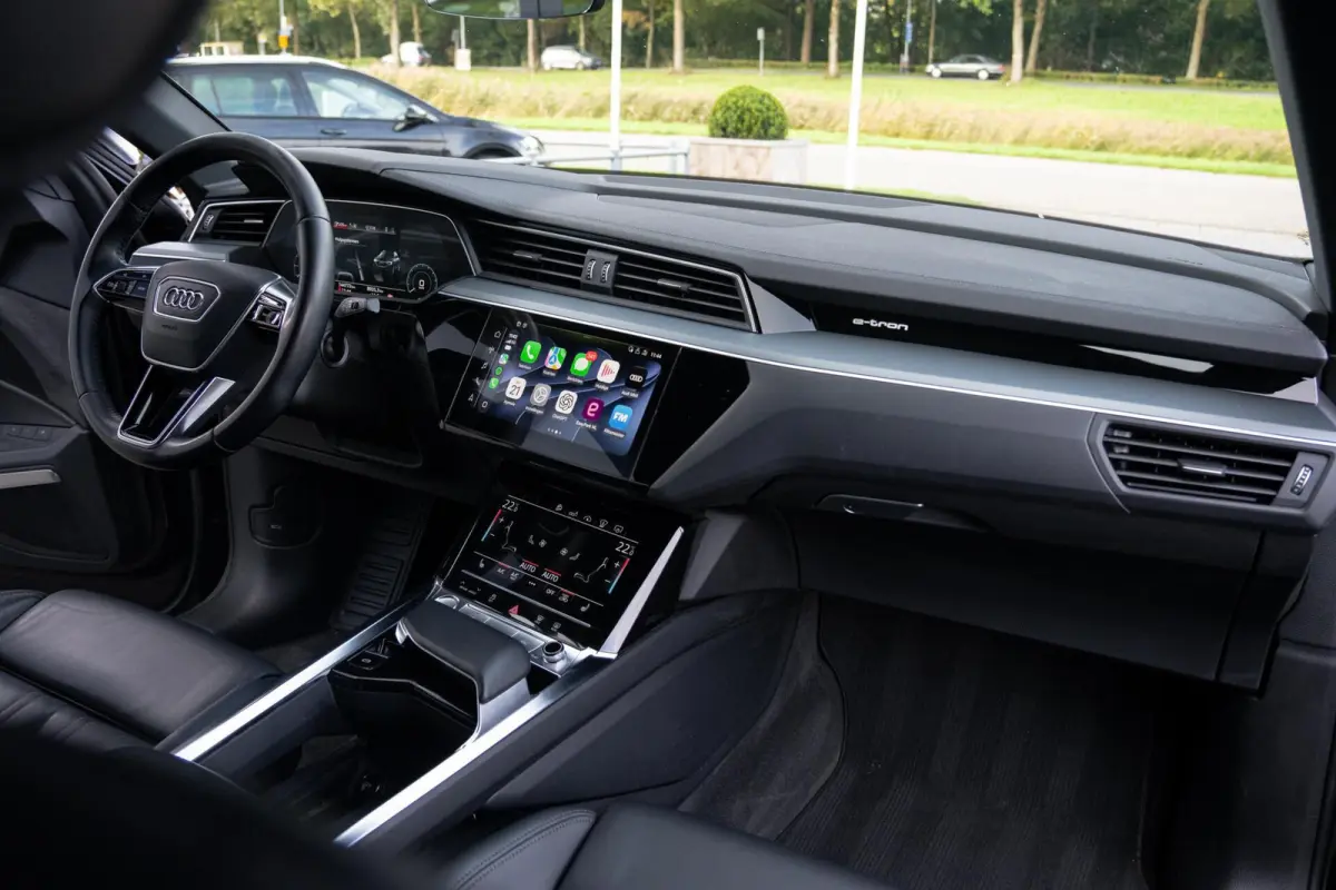 55 Quattro S-Line Edition 95 kWh|Trekhaak|Panoramadak|Luchtvering|Bang & Olufson|Nachtzicht|Dealer Onderhouden