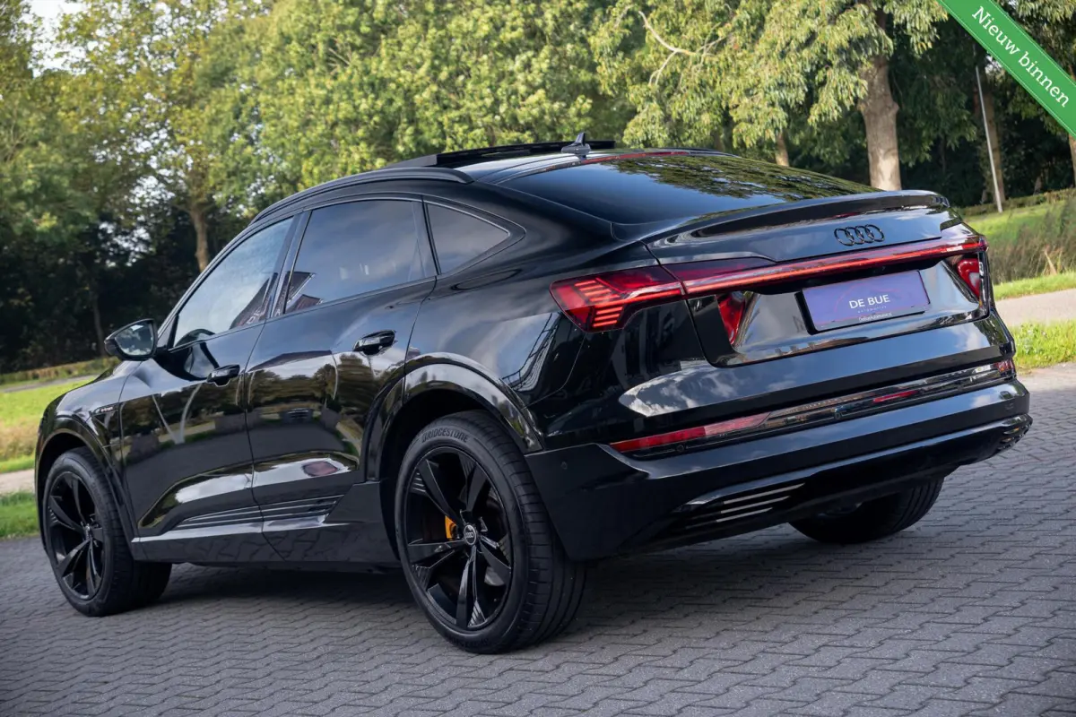 55 Quattro S-Line Edition 95 kWh|Trekhaak|Panoramadak|Luchtvering|Bang & Olufson|Nachtzicht|Dealer Onderhouden