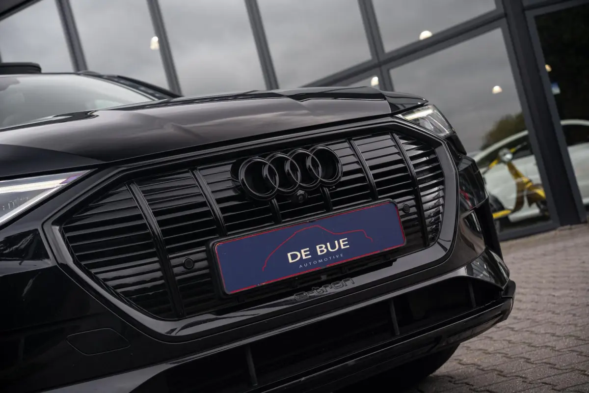 55 Quattro S-Line Edition 95 kWh|Trekhaak|Panoramadak|Luchtvering|Bang & Olufson|Nachtzicht|Dealer Onderhouden