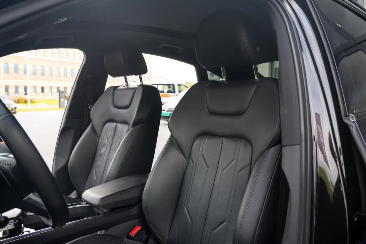 55 Quattro S-Line Edition 95 kWh|Trekhaak|Panoramadak|Luchtvering|Bang & Olufson|Nachtzicht|Dealer Onderhouden
