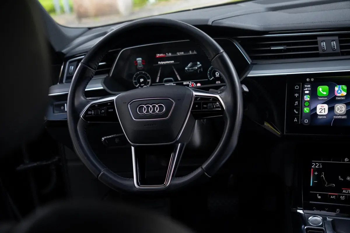 55 Quattro S-Line Edition 95 kWh|Trekhaak|Panoramadak|Luchtvering|Bang & Olufson|Nachtzicht|Dealer Onderhouden