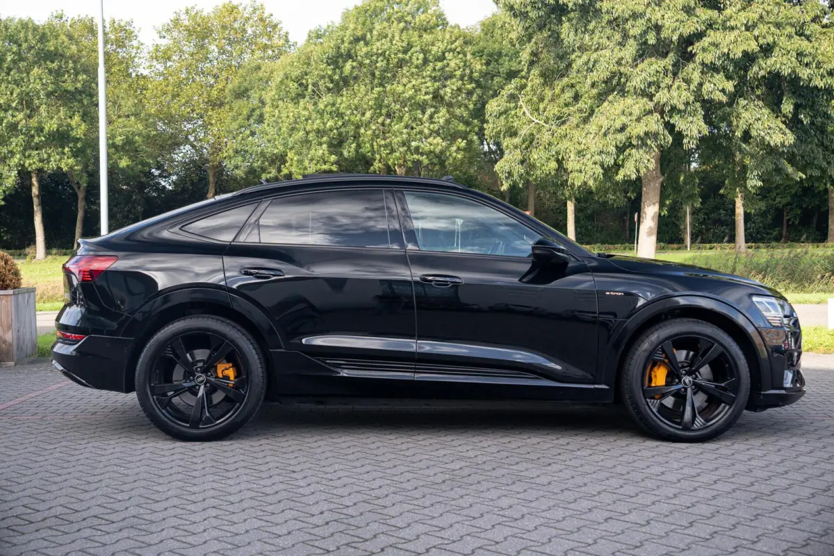 55 Quattro S-Line Edition 95 kWh|Trekhaak|Panoramadak|Luchtvering|Bang & Olufson|Nachtzicht|Dealer Onderhouden