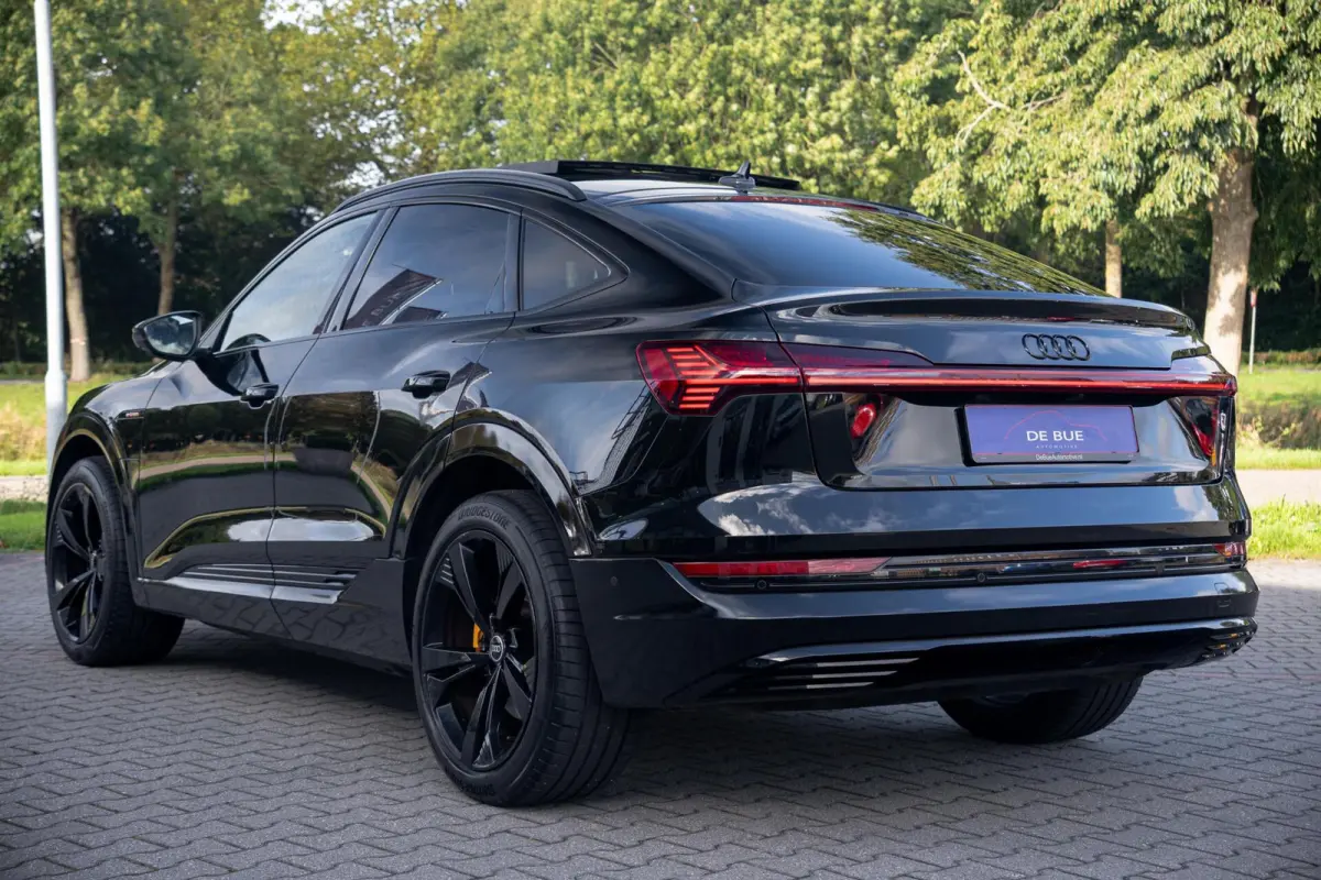 55 Quattro S-Line Edition 95 kWh|Trekhaak|Panoramadak|Luchtvering|Bang & Olufson|Nachtzicht|Dealer Onderhouden