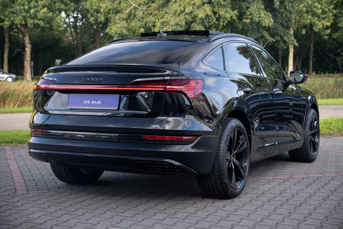 55 Quattro S-Line Edition 95 kWh|Trekhaak|Panoramadak|Luchtvering|Bang & Olufson|Nachtzicht|Dealer Onderhouden