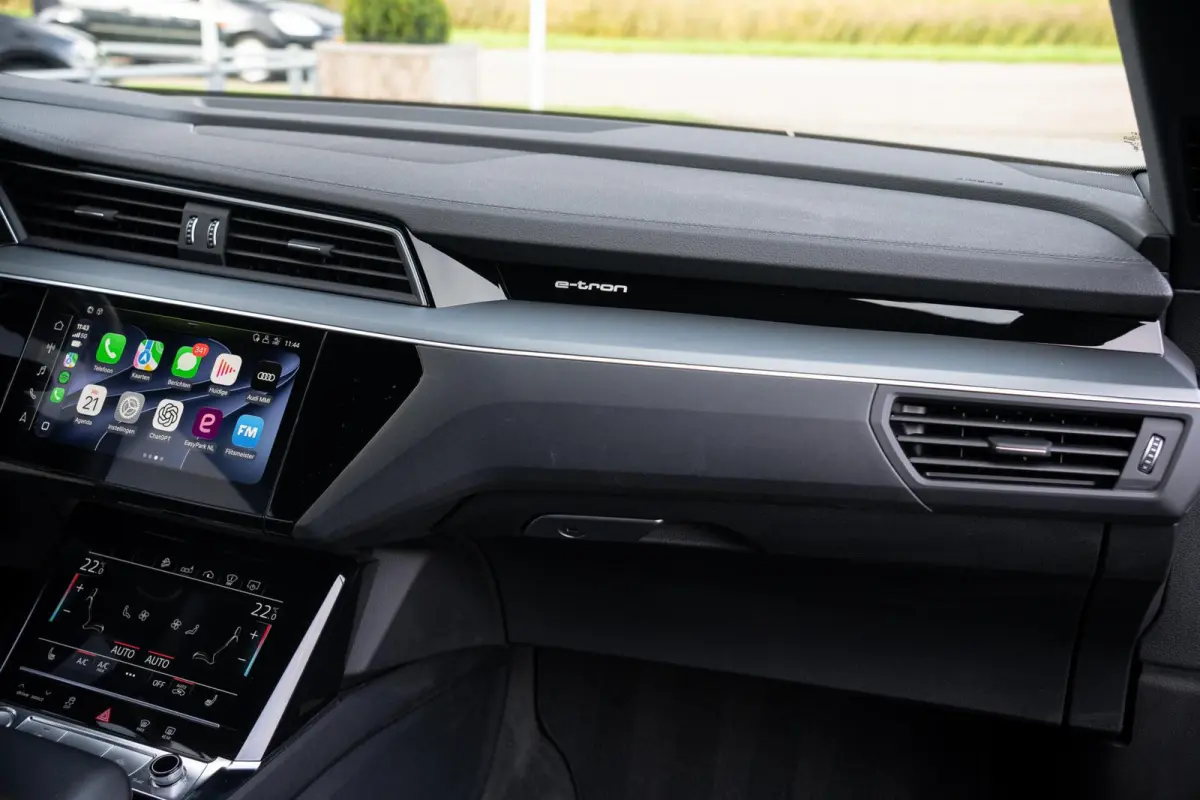 55 Quattro S-Line Edition 95 kWh|Trekhaak|Panoramadak|Luchtvering|Bang & Olufson|Nachtzicht|Dealer Onderhouden