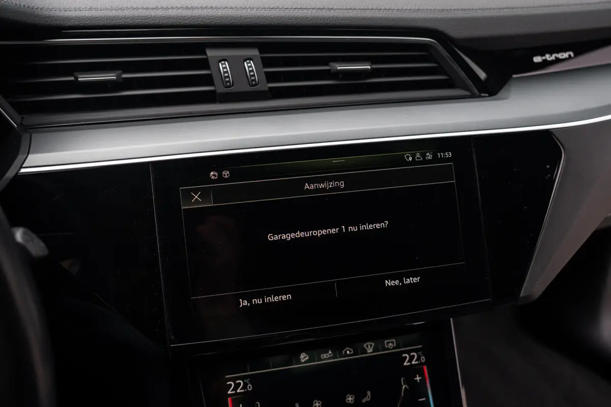 55 Quattro S-Line Edition 95 kWh|Trekhaak|Panoramadak|Luchtvering|Bang & Olufson|Nachtzicht|Dealer Onderhouden