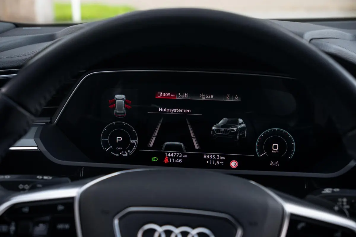 55 Quattro S-Line Edition 95 kWh|Trekhaak|Panoramadak|Luchtvering|Bang & Olufson|Nachtzicht|Dealer Onderhouden